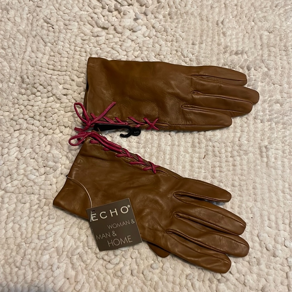 Ladies leather gloves trimmed in hot pink never worn tags attached echo brand